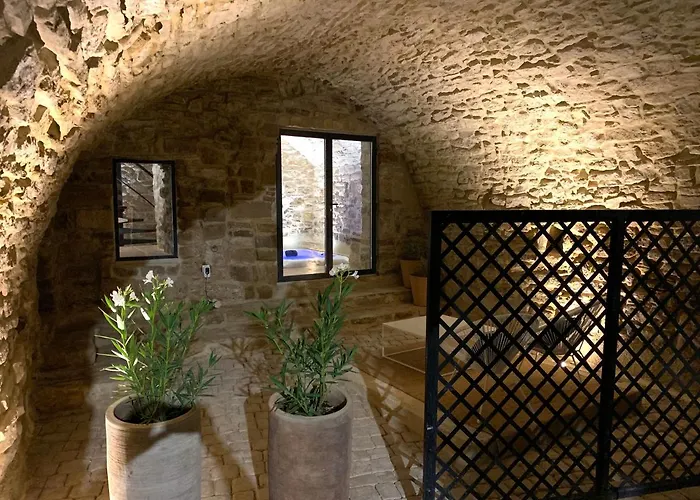 La Maison des Vendangeurs - TABLE D'HÔTES le soir du jeudi au lundi - Jacuzzi - Balnéo SPA - ACCES Piscine pour chambre Grafitti et chambre La Tour